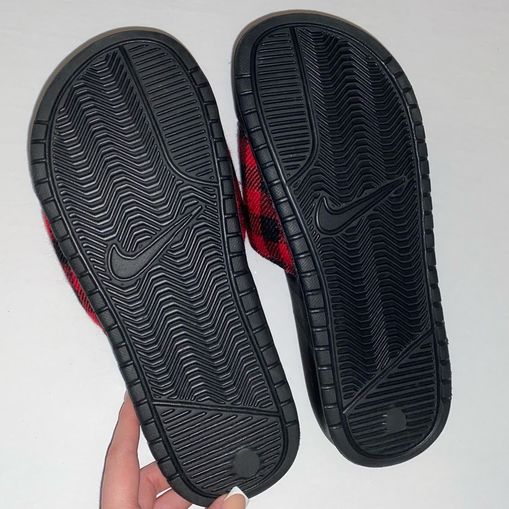 Nike Slides - Picture 3 of 4